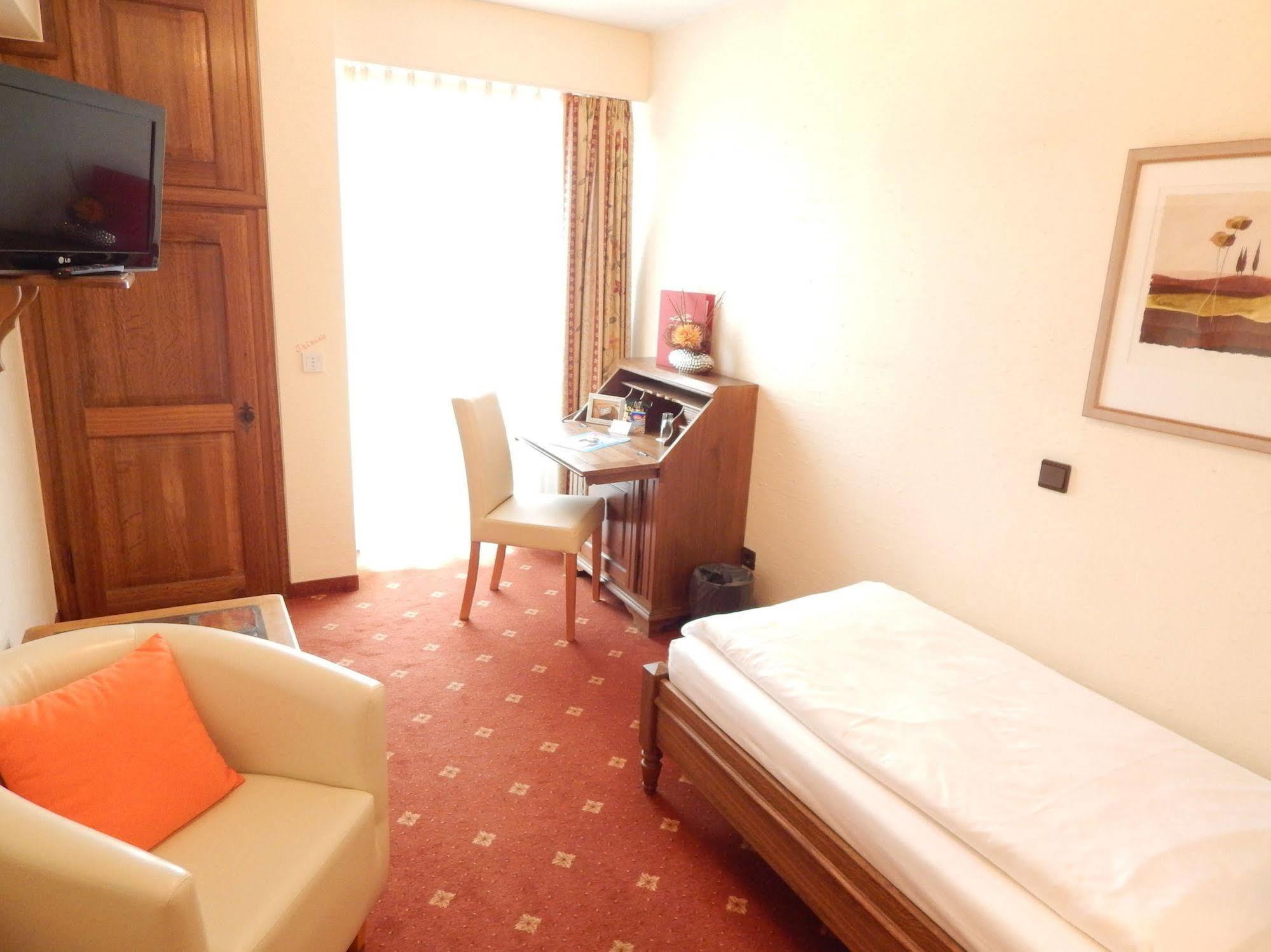 Airport Fashion Hotel